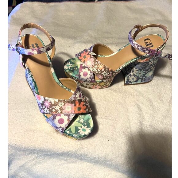 Gianni Bini Ulti-Mate Floral Rhinestone Platform Sandals Size 9.5 - Picture 2 of 10